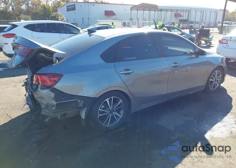 2022 Kia Forte Lxs z USA, uszkodzony, nr VIN 3KPF24AD4NE481866